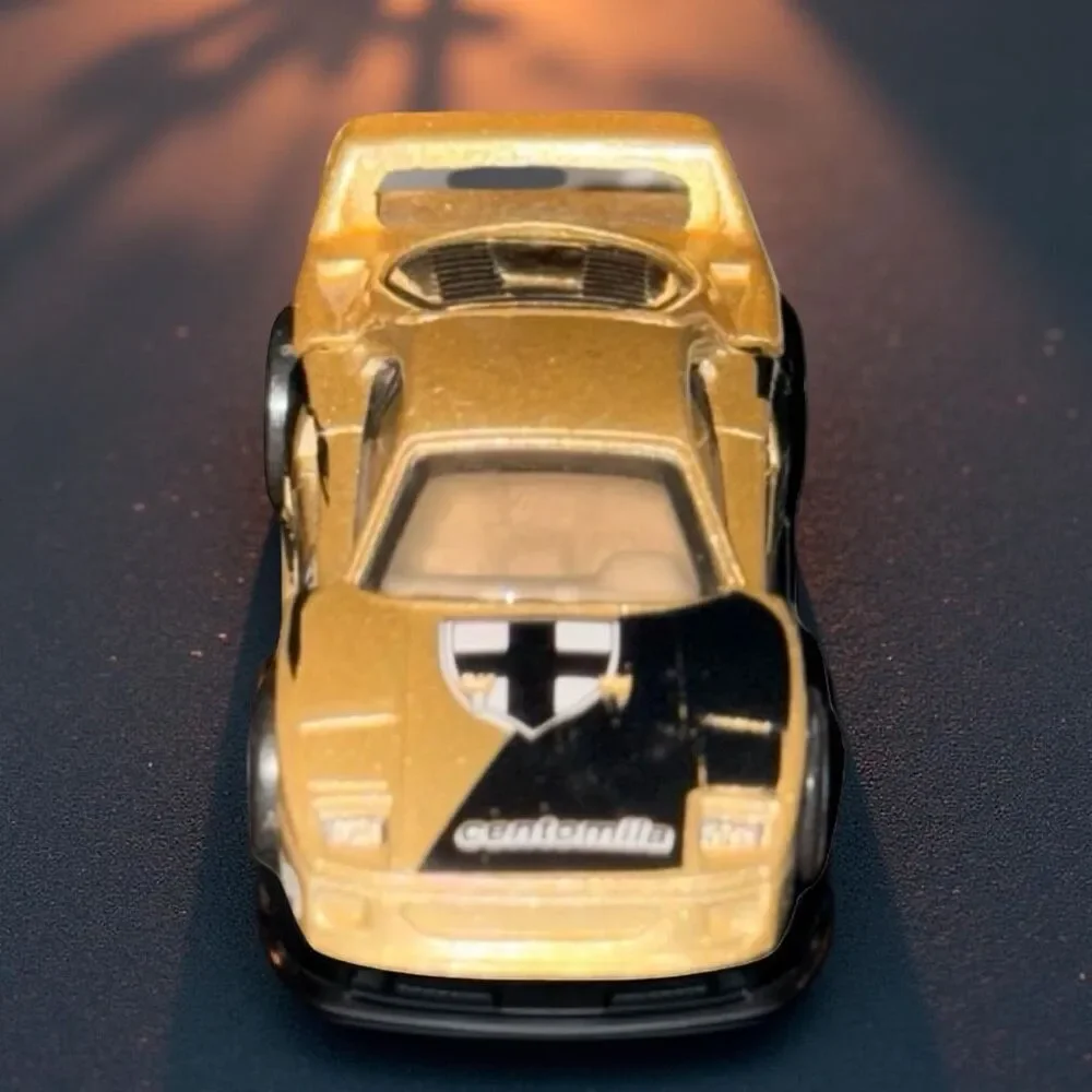 VTG 1988 Mattel Hot Wheels Gold Ferrari Centomila Banca D’italia DieCast Car